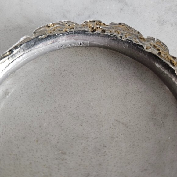 PAIR OF ZENTALL SCALLOPED-EDGE HEAVY METAL BANGLE BRACELETS - Picture 15 of 16